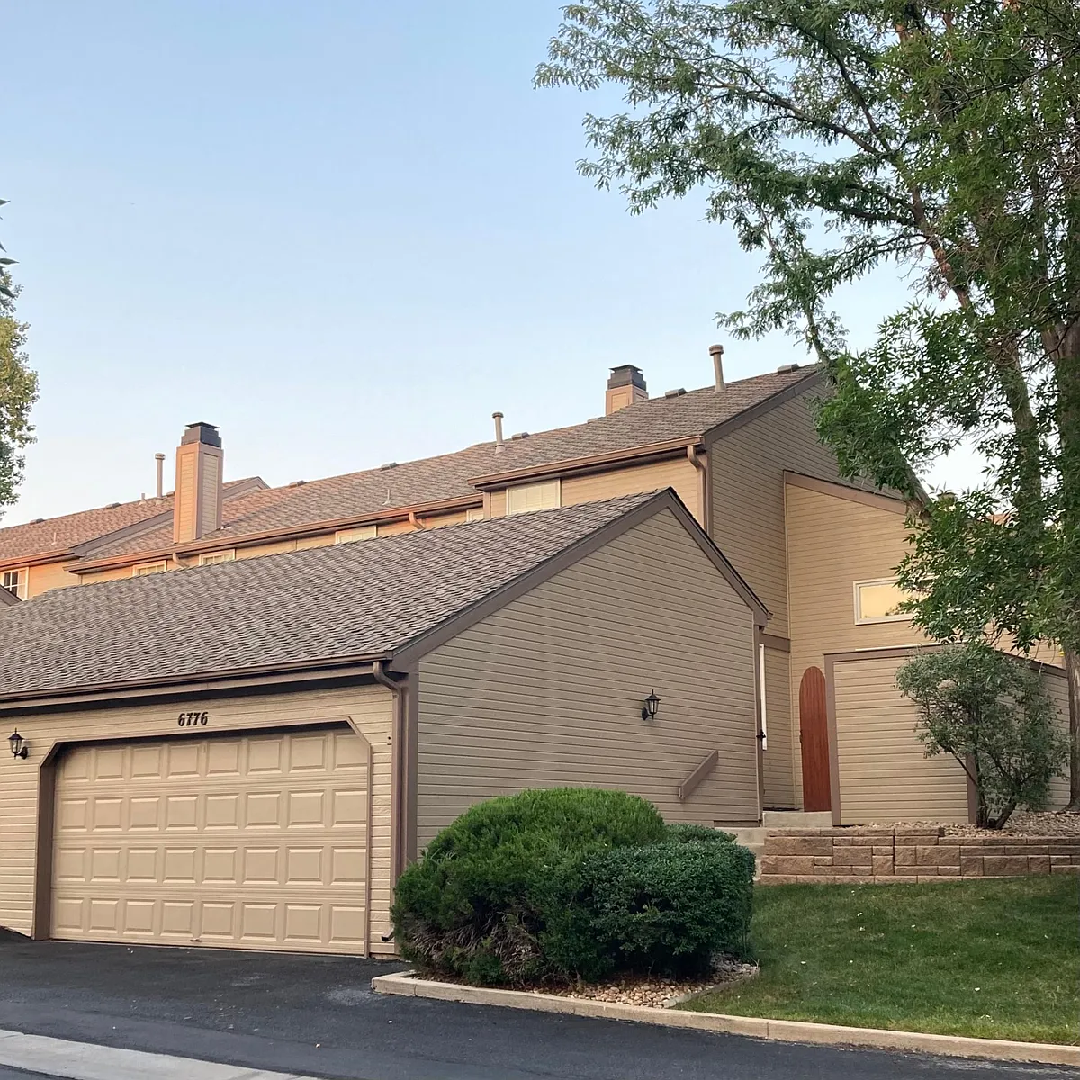 2-car garage - 6776 S Poplar Ct