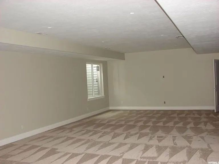 1992 E Hedgewood Ct — Photo 15