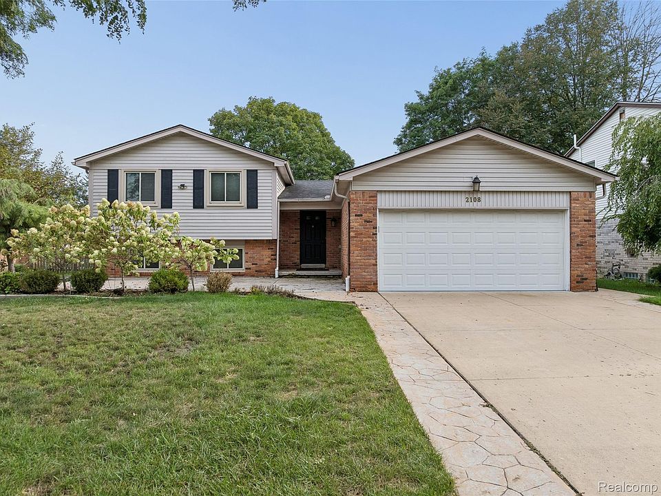 2108 Adrienne Dr, photo 2