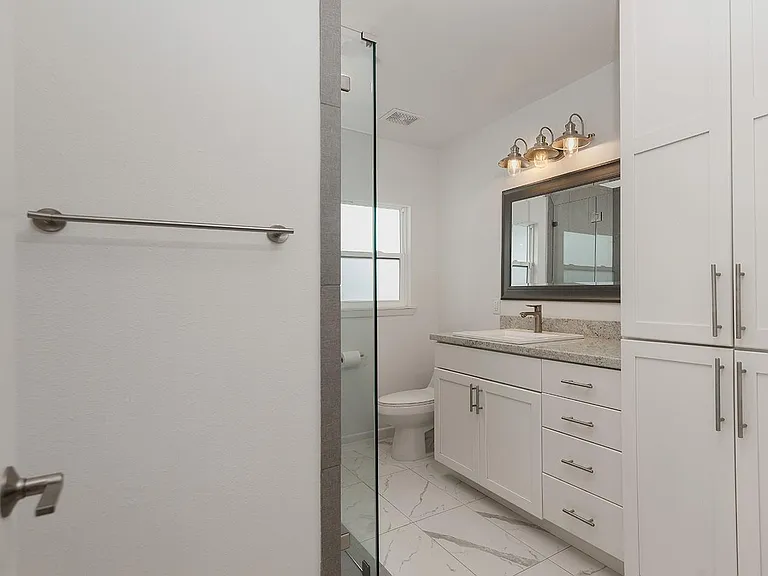 4007 Markham St — Photo 22