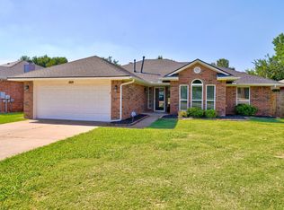 1019 Dustin Dr, Edmond, OK 73003