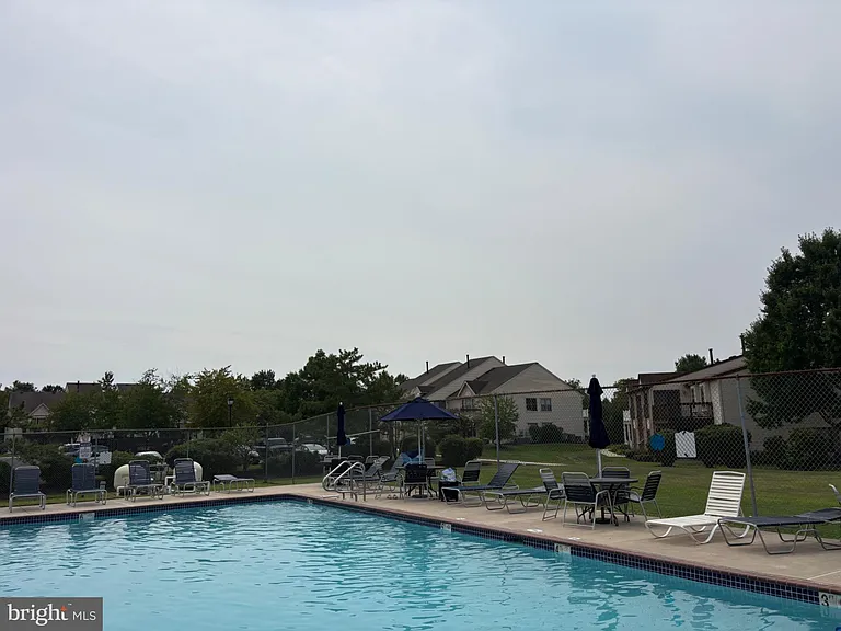 23 Pickwick Pl #K — Photo 6