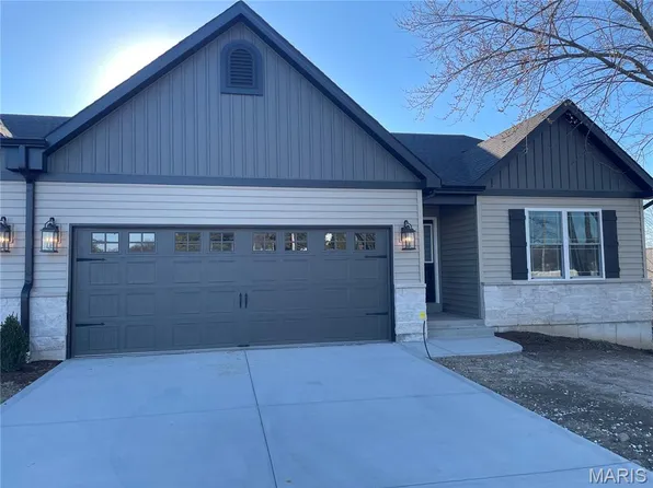 1599 Belleau Creek Rd #2-B, Ofallon, MO 63366