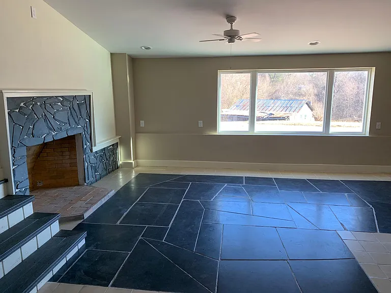 Airview Dr — Photo 8