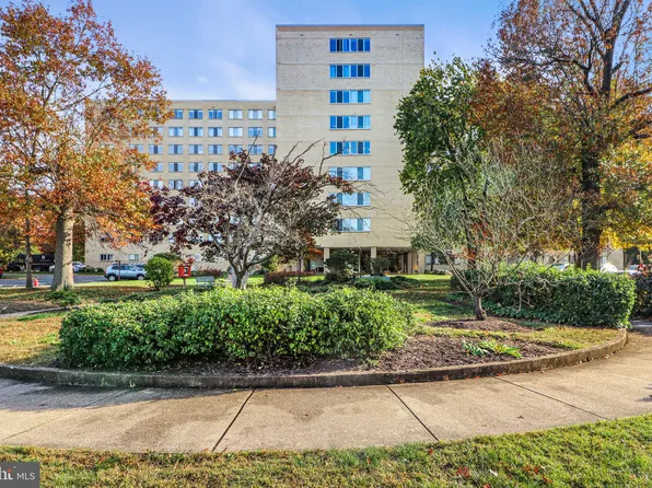 6631 Wakefield Dr APT 718, Alexandria, VA 22307