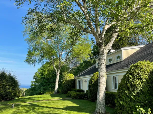 389 Belfast Rd, Camden, ME 04843