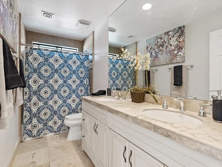 1745 N La Rosa Dr — Photo 29