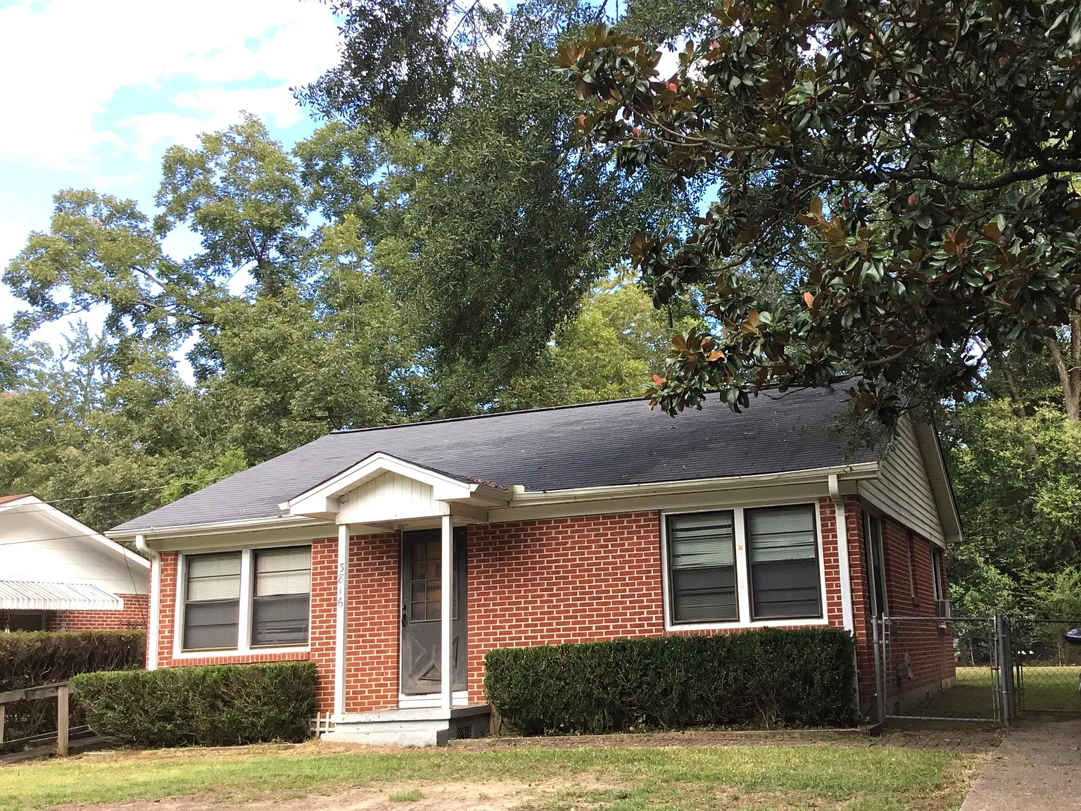 3 bed, 1.0 bath, 1076 sqft, $1,075 — Photo 1
