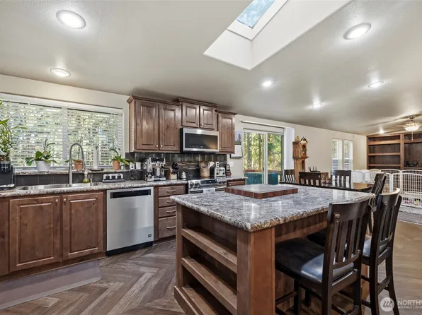 371 Sunset Drive, Oak Harbor, WA 98277