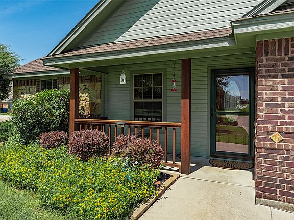 2nd image of 1221 Eagle Lake Dr