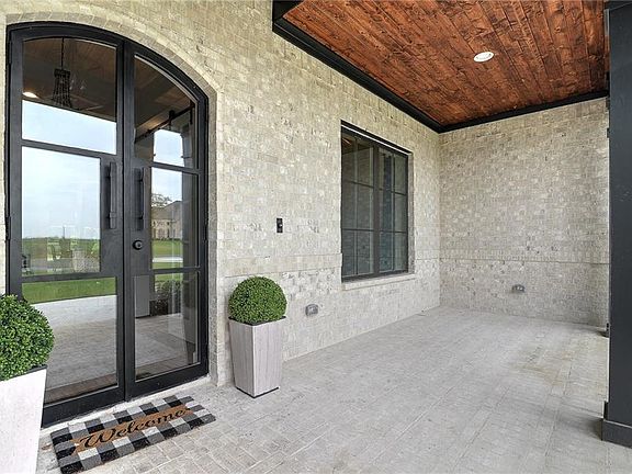 3rd image of 7000 Whispering Oaks