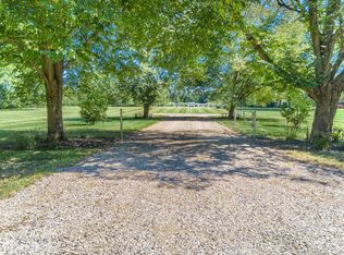 11 Barrington Hills Rd, Barrington, IL 60010