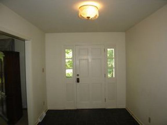 3rd image of 284 Mountain St