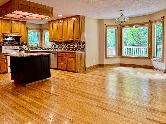 5745 Annapolis Ln N — Photo 5