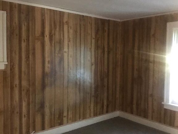 2nd image of 210 Carl St Floor 1