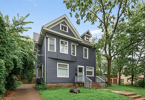 812 7th St SE Photo 1