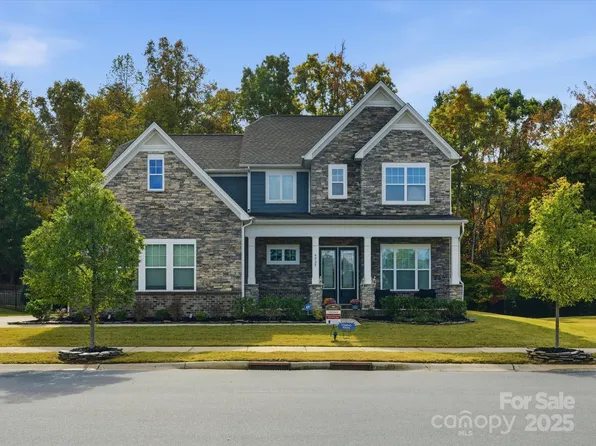 6025 Petersburg Dr, Waxhaw, NC 28173