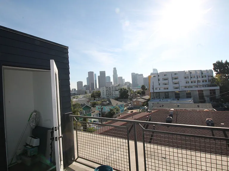 321 N Bixel St — Photo 11