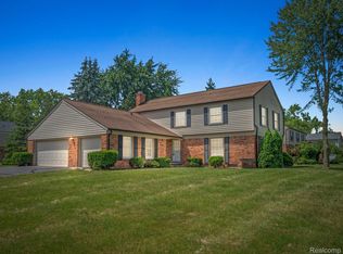 5594 Old Carriage Ln, West Bloomfield, MI