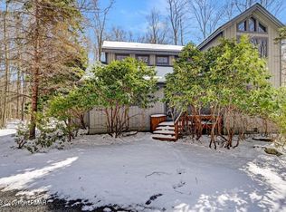 1565 Crestview Ln, Pocono Pines, PA 18350