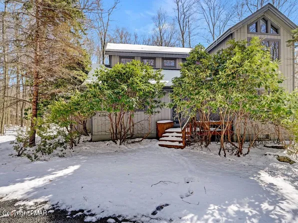 1565 Crestview Ln, Pocono Pines, PA 18350