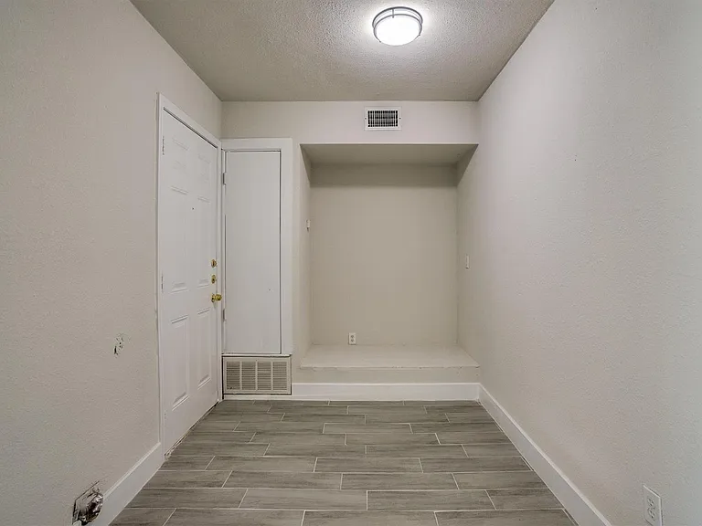626 Arawe Cir W — Photo 18