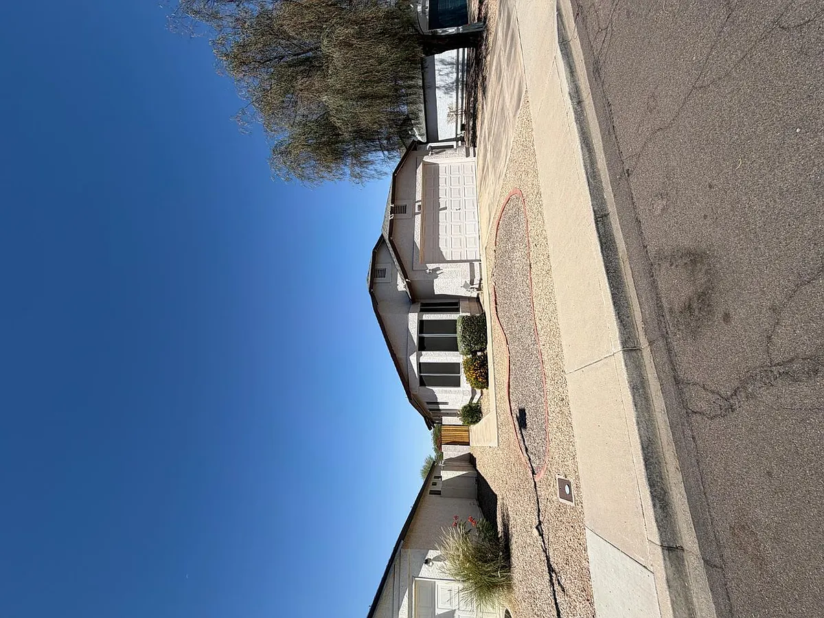 Building Photo - 15012 N 85th Dr