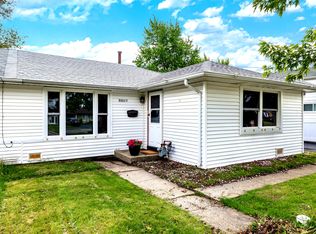 8869 S Kostner Ave, Hometown, IL 60456