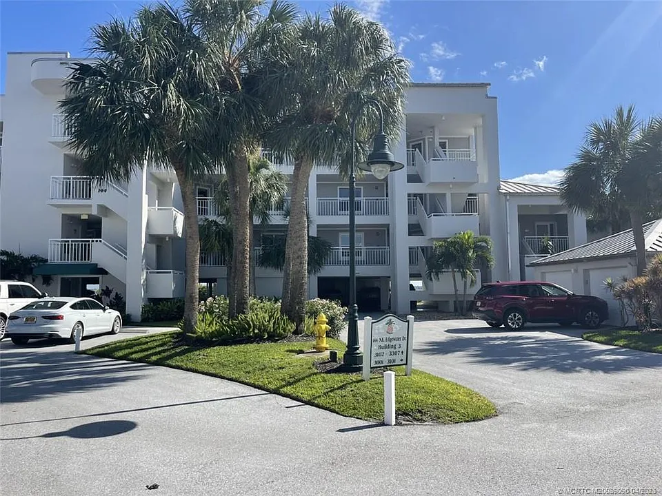 144 NE Edgewater Dr #3102