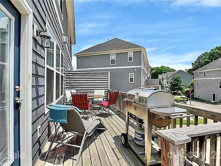 1502 Sharon Rd W — Photo 6