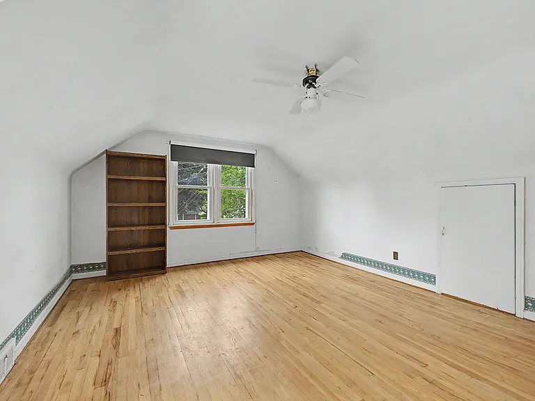 21236 Outer Dr — Photo 23