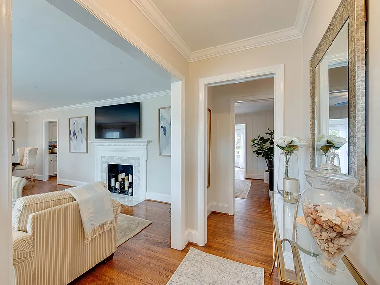 3221 Sunset Dr — Photo 5