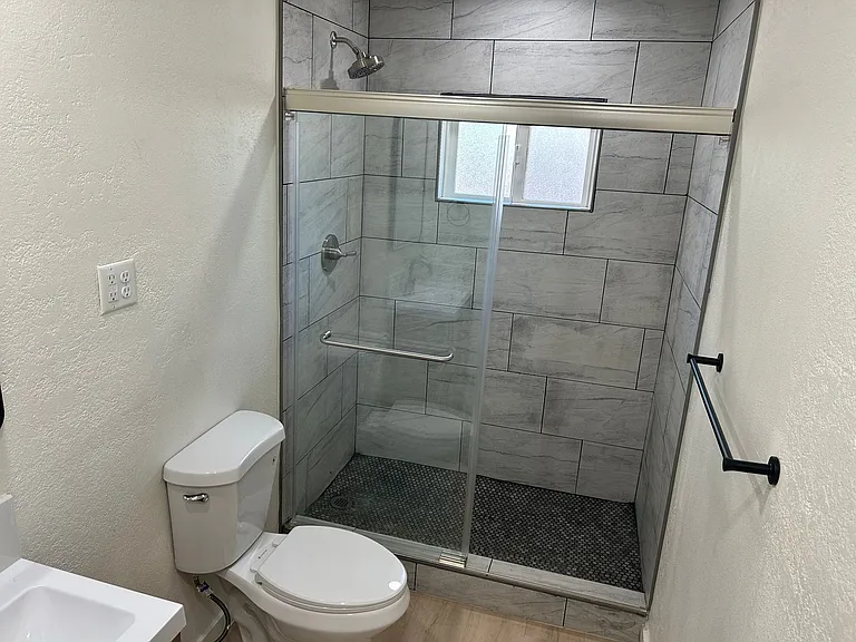 2405 E Dortha Ave — Photo 35