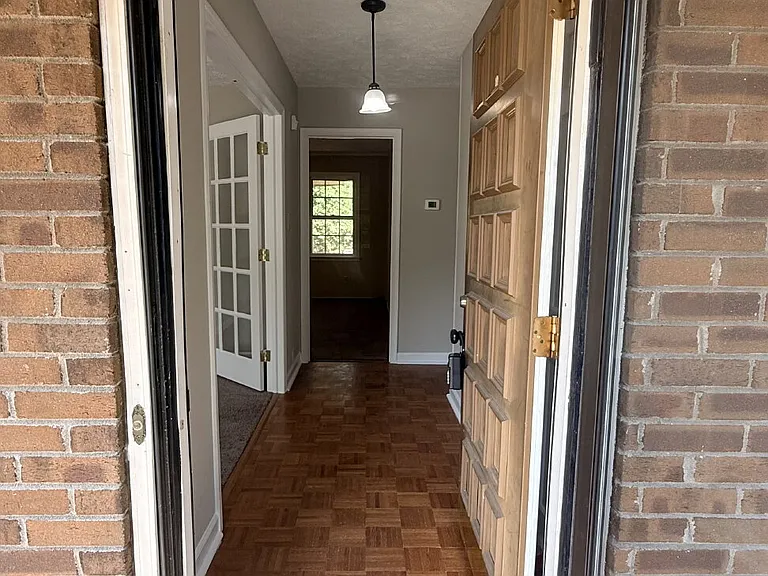 1525 Trevino Dr — Photo 2