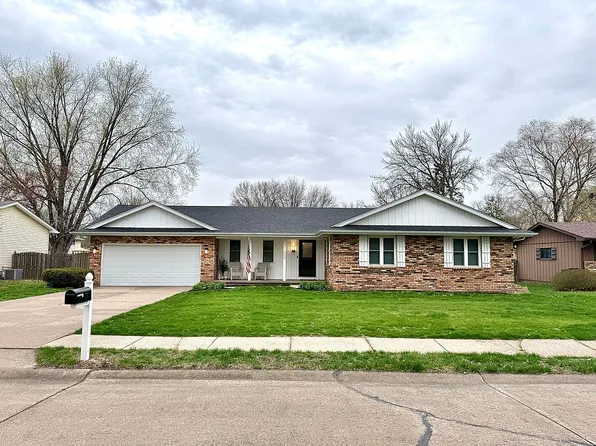 2622 E 28th Ct, Davenport, IA 52803