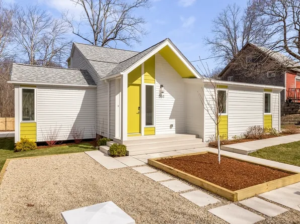 561 Beechwood St, Cohasset, MA 02025