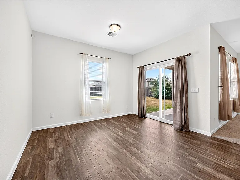 1024 Banyon Tree Ln — Photo 25