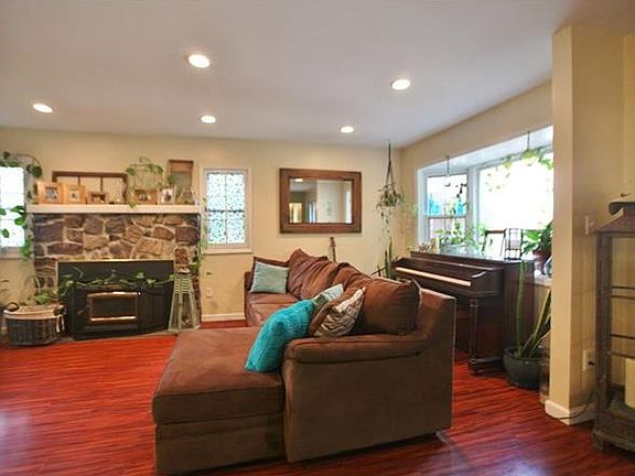 3rd image of 15 Orion Ave