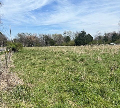 5th image of S 52nd St