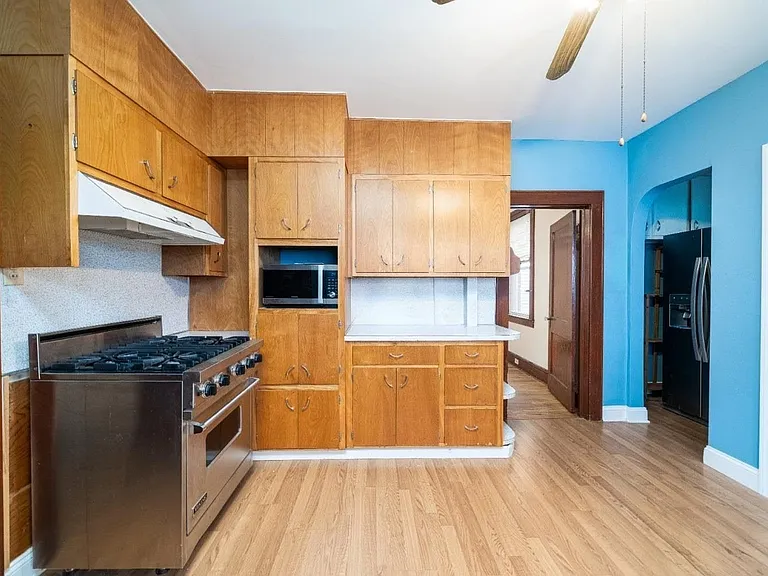 351 Somerset St — Photo 8