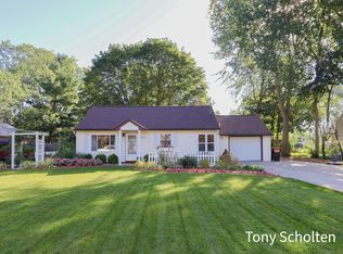 7656 Hazel Dr, Jenison, MI 49428