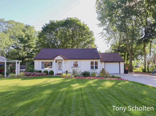 7656 Hazel Dr, Jenison, MI 49428