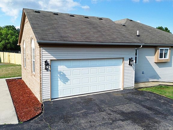 2nd image of 8032 Lark Ln