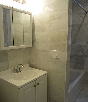 3rd image of 412 Cathedral Pkwy #103