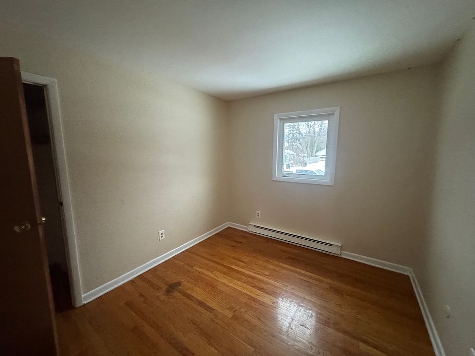 2nd image of 15 Mohawk Ave #B