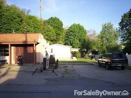 On the edge of good hunting and fishing : See the trees .. Full of game and deer and turkey..