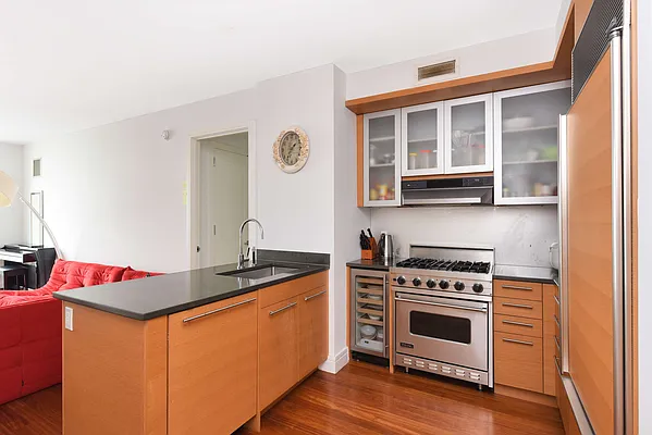 Sold by Chase Global Realty Corp | media 7