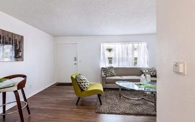 Harbor View Apartments — Photo 4