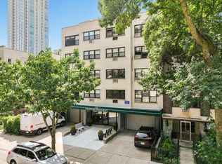 555 W Stratford Place, Chicago, IL 60657