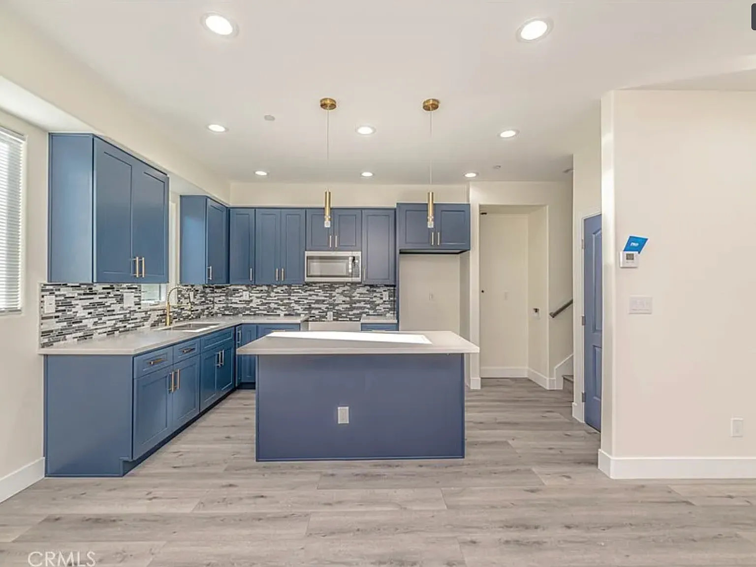 3 bed, 1.5 bath, 1000 sqft, $3,700 — Photo 2